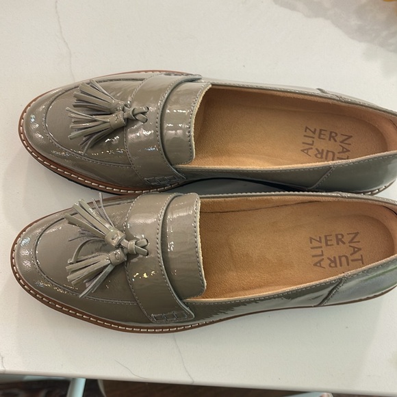 NWOT Naturalizer tassel loafer size 8.5. - Picture 2 of 5